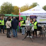 Werkgroep in gesprek met de passanten.